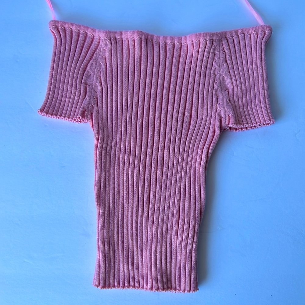 Pink off the shoulder ribbed knit shirt. size small/ medium.